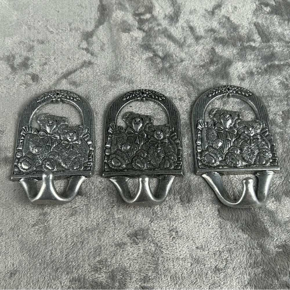 Teddy Bear Themed Wall Hooks Set Of 3 Pewter Cottagecore Nursery‎ Decor Vintage